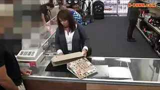 رجال ناضجون في حفلة جنس صاخبة