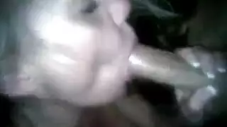 جماع حلقي عميق وإباحية قاسية للجمال الأسمر