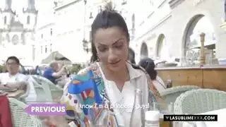 حركة ثلاثية شديدة: هو وامرأتان مثارتان