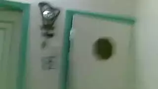 شراميط محجبات في بيت دعارة و كلهن يتفاوضن حول سعر النيك