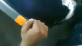 إباحية الحي: حركة جنسية صريحة بجانب السيارة