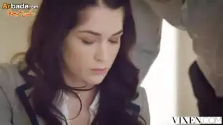 رئيس يعطي موظفته الممتلئة جلسة جنسية قوية على المكتب