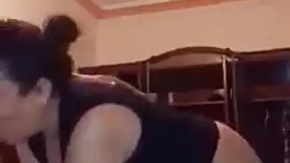 الحاجة كتموت على الزب كبير