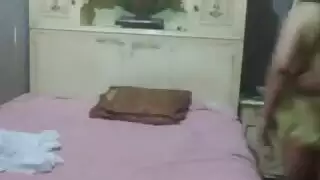شؤون عائلية: ابنة العم العارية تتعرض لجنس شرجي قوي ولعب بالثدي