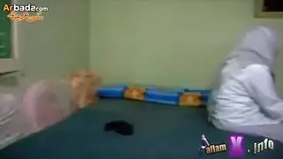 فتاة ثانوية مثيرة تمارس الجنس مع رجلها بعد المدرسة