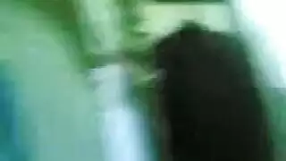عاهرة مصرية تتعرض لنيك عميق وأثداؤها تلعب