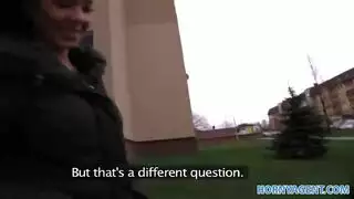 جنس فموي حميمي مع شفاه شغوفة