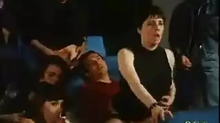 فيلم كلاسيكي ونيك: جلسة قذف في مقعد السينما