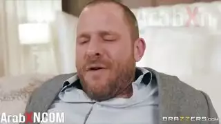 شهوة عائلية: عاهرة شقراء تسرق رجل أختها للإباحية