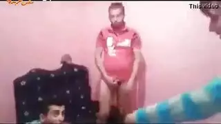 ناضجة تتعرض للضرب بقوة وهي تسمع أنها رائعة الجمال