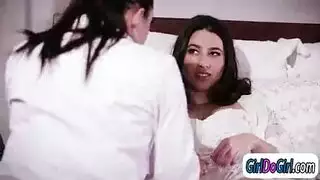 مراة مريضة من كسها