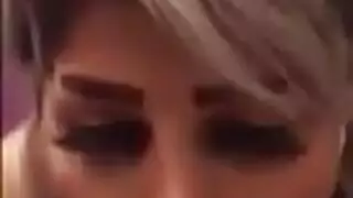 شرموطه تدلع عشيقها ويخدها فحضنه ينيك فيها ويقطعها واهات نار