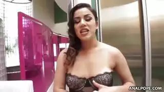 بورن شرجي بزب ضخم مع لاتينية ممتلئة تنك طيزها السمراء