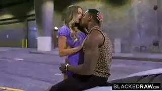قضيب أسود كبير سميك يضرب في فيلم للكبار صريح