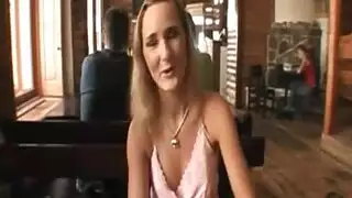 جنس استعراضي: رسامة الوشم تنكح بقوة في العلن