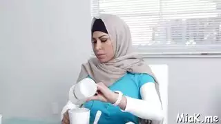 فرخ العربية المشاغب القيام بجد الديك