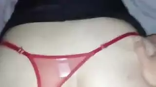 امرأة ناضجة تستمتع بقضيب صلب بشدة