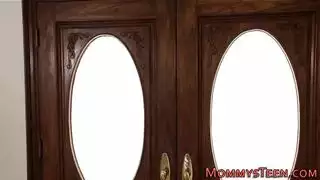 سمراء جميلة تبتلع كل قذفة