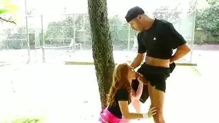 أليكس تانر تركع لجلسة مص جماعية