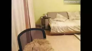 الشباب الروسي فاتنة مص اثنين من الديكة البيضاء