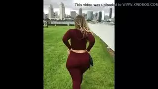 ملكة المصارعة تُنكح في المؤخرة على الجاكوزي