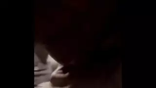 فحص جنسي سحاقي: مسبار لسان مبلل في كل فتحة ضيقة
