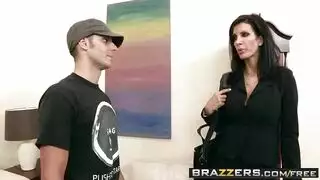 مشاركة زوجتي: الزوج يصورها وهي تأخذ سائلاً منويًا متعددًا