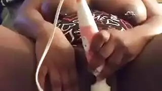 قوة سوداء تتناوب على ثقوبها