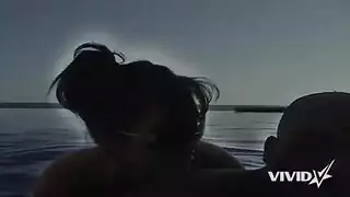 عذراء شابة تُدمر في شريط جنس قاس