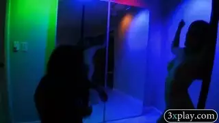 ساونا ساخن: زوجان يمارسان الجنس بشهوة