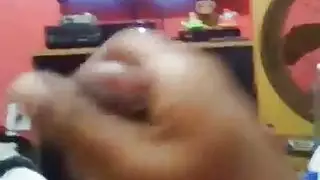 الساخنة فيندو الأم تتألق بالسائل المنوي على ثدييها