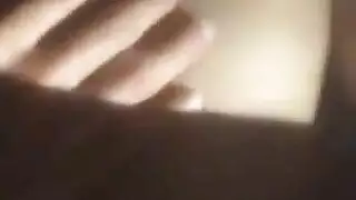 مراهقة آسيوية تبلع السائل المنوي في حوض استحمام ساخن