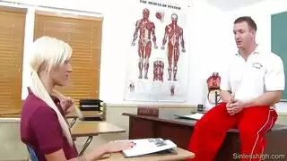 مص ثديين كبيرين عند ثغرة المجد هذان الثديان ملكي