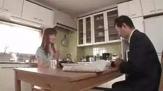ربة منزل يابانية لديها كس رائع وتعرف كيف تنشره لإرضاء كل رجل