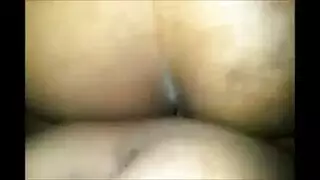 موكب المؤخرات الضخمة: حركة قذف مستمرة على الأرداف