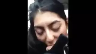 مص علني في السيارة: مراهقة سورية تمتلئ فمها