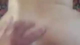 الأنات المتواصلة تجعلها تُغطى بالسائل المنوي