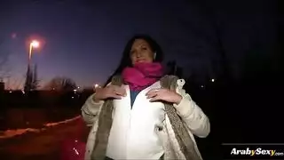 جلسة نكاح أوروبية في دورة مياه مولدة بالنقود