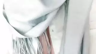 الشريط الجنسي السري للمحجبة: جلسة استمناء ساخنة لعشيقها