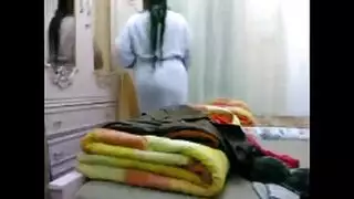 ابن منحرف يصور أمه الجذابة عارية إباحية كاملة