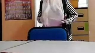 محجبة ممحونة بالسيارة