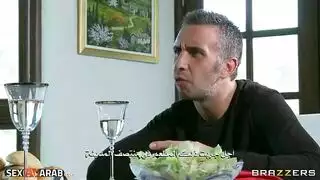 ربة منزل مُبتزة تمص وتنيك مثل محترفة