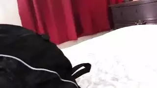 فتاة شقراء مذهلة بمؤخرتها المثيرة تثيره في فيلم بورن صعب