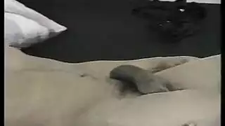 فعل رجل على رجل: جلسة شرجية في غرفة النوم