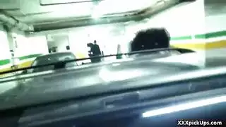 مشهد نيك صريح: حبيبها يدك مؤخرتها المثالية