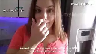 الأخت المتطلبة تجعل أخاها المتعب يمارس الجنس معها بقوة