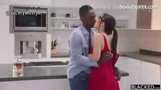بورن عنصري صريح: مهبل فالنتينا نابي يتمدد ويمتلئ