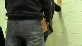 إكس إكس إكس في حمام الديسكو: جزائري ينيك مؤخرتها بعمق