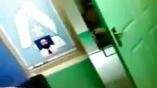 خيال محجبة مع زميل: مص عميق وجنس إباحي عنيف
