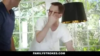 سكس الاخ الهائج يتصارع مع أخته حتي ينكها